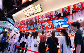 首店经济，排队火爆，千店品牌满巍明生炸鸡架进军深圳！